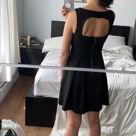 Black back cutout mini dress - Picture 2 of 7